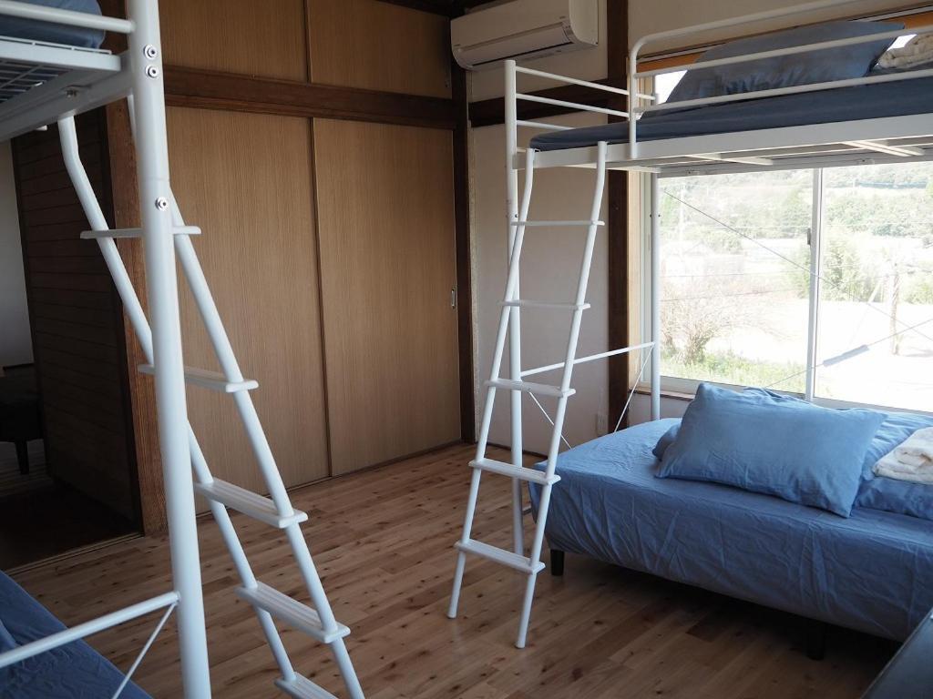 Guesthouse ＆ Beach Cafe Fuego Hyuga Стая снимка